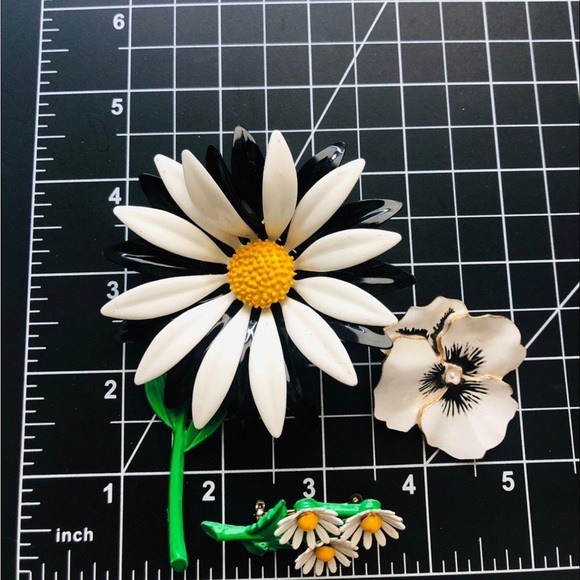 Vintage mod brooch flowers - Picture 4 of 7